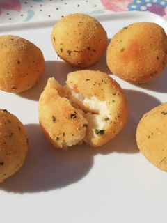 Una foto de Croquetas de gambas al ajillo🦐