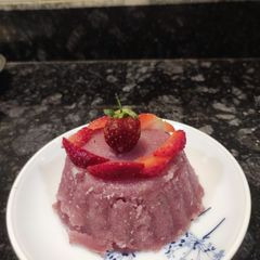 A picture of Strawberry Halwa.