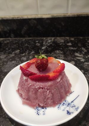 A picture of Strawberry Halwa.