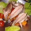 Ensalada de sardinas, tomate, zanahoria, papines