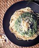 Espaguetis con pesto de kale 🥬