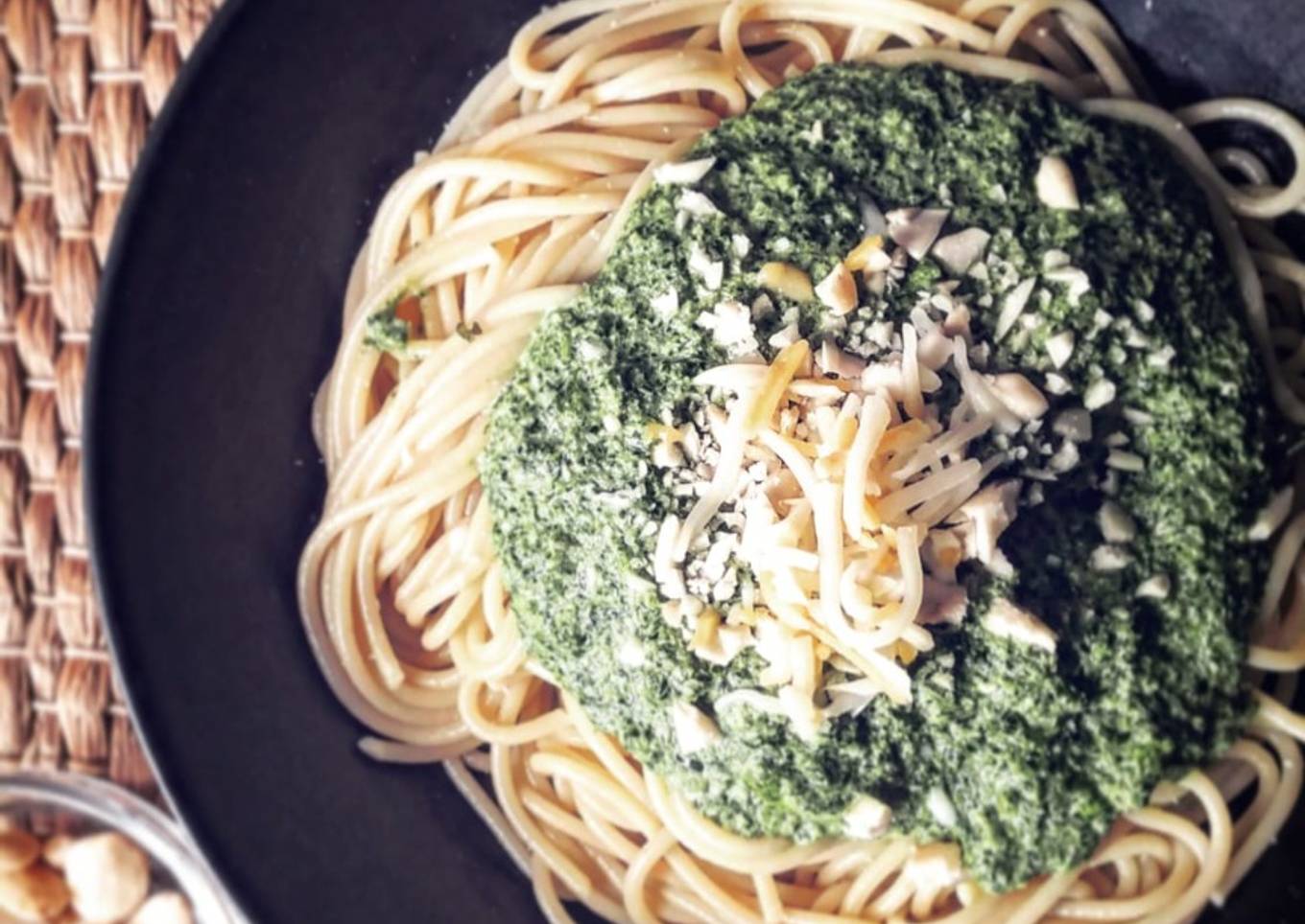 Espaguetis con pesto de kale 🥬