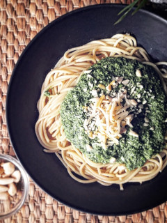 Una foto de Espaguetis con pesto de kale 🥬