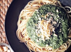 Foto principal de Espaguetis con pesto de kale 🥬