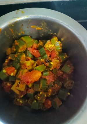 मसाला भिंडी(masala bhindi recipe in hindi) रेसिपी मुख्य फोटो