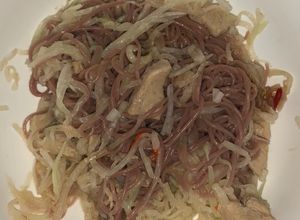 Hình của món Mì gạo lứt+củ cải trắng+ức gà (eatclean/giảm cân).