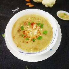 A picture of Almonds cauliflower rich creamy soup.