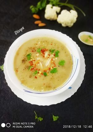 A picture of Almonds cauliflower rich creamy soup.