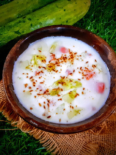 A picture of Cucumber tomato raita.