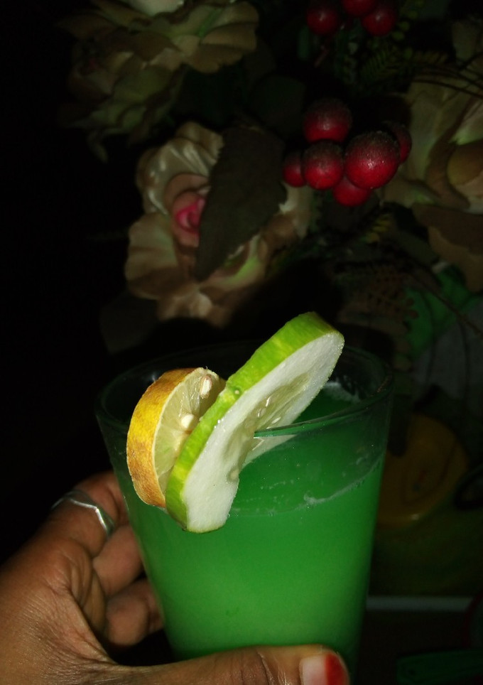 A picture of Cucumber,mint leave juice.