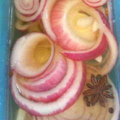 A picture of Pink Pickled Onions.