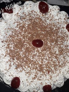 ચોકલેટ બિસ્કીટ કેક(Chocolate biscuit cake recipe in gujarati) રેસીપી મુખ્ય ફોટો