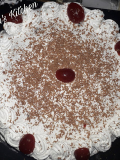 ચોકલેટ બિસ્કીટ કેક(Chocolate biscuit cake recipe in gujarati) રેસીપી મુખ્ય ફોટો