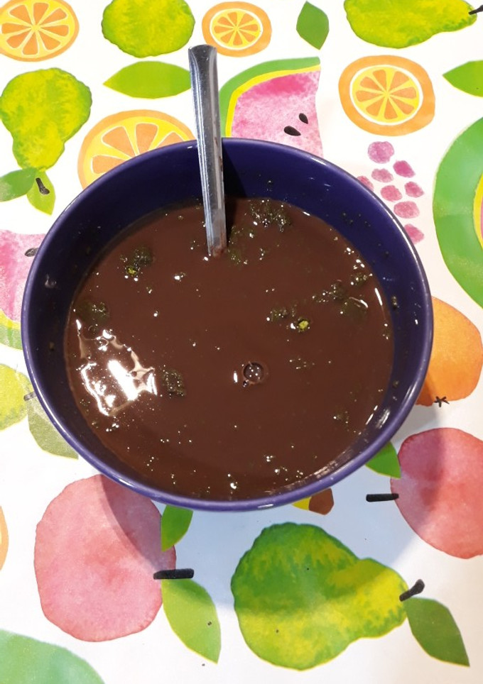 Una foto de Chocolate cocido con té macha