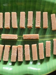 ஃபிங்கர் மைசூர் பாக் (Finger Mysore pak recipe in tamil) செய்முறை முக்கிய புகைப்படம்