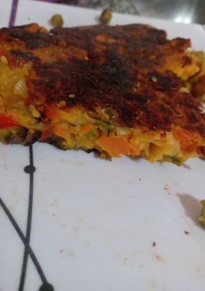 Una foto de Tortilla de zanahoria y arvejas sin huevo apto vegano