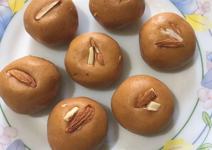 Recipe of Favorite Besan ladoo