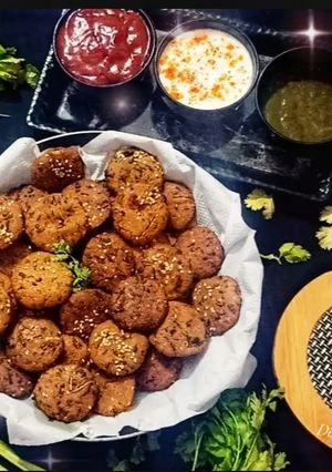 A picture of Bajra Methi Achari Vada.
