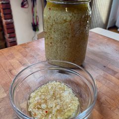 A picture of Chopped Garlic Oil.