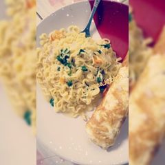 A picture of Noodles and ommelate.