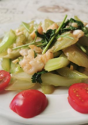 Hình của món Cần tây xào tôm.