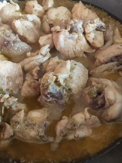 Una foto de Arroz con pollo guisado