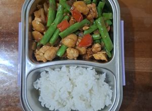 Foto resep Tumis 3 Sahabat Bekal Pagi✨🍱Buncis + Ayam + Bakso Gurih Manis No Pedas