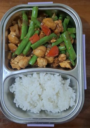 Foto resep Tumis 3 Sahabat Bekal Pagi✨🍱Buncis + Ayam + Bakso Gurih Manis No Pedas
