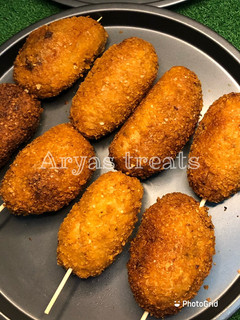 A picture of Stuffed crispy meatballs.