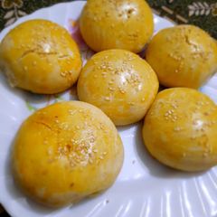A picture of Chicken buns.