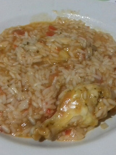 Una foto de Alitas de pollo con arroz
