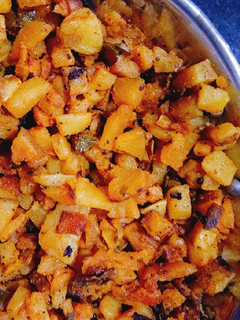 உருளைக்கிழங்கு வருவல் (urulaikilangu varuval recipe in tamil) செய்முறை முக்கிய புகைப்படம்