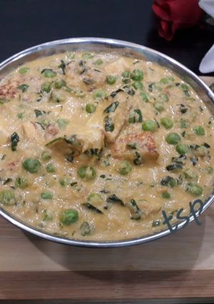 A picture of Paneer methi mater malai healthy and rich creamy texture.