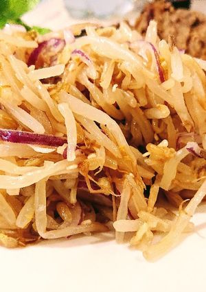 A picture of Bean Sprout Salad.