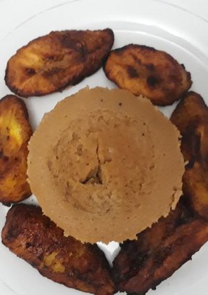 A picture of Moi moi with fried plantain.
