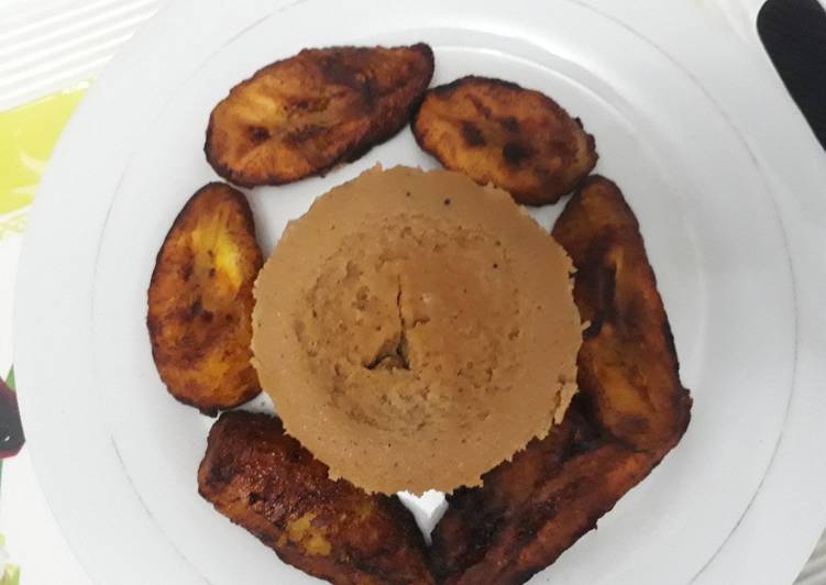 Simple Way to Prepare Favorite Moi moi with fried plantain