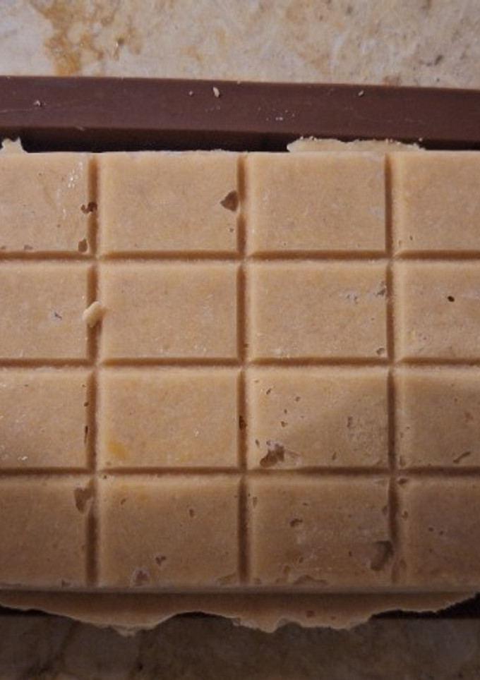 A picture of Chickpea boiled bar with peanut butter.