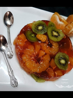 A picture of Tropical jelly fruit cake.
