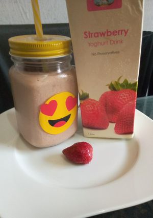A picture of Strawvocado smoothie.