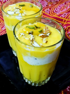 मैंगो शेक विथ आइसक्रीम रेसिपी मुख्य फोटो