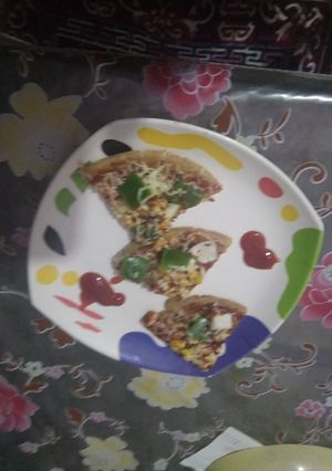 ભાખરી પીઝા(Bhakhri pizza recipe in Gujarati) રેસીપી મુખ્ય ફોટો