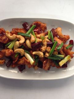 A picture of Stir fried chicken with cashew nut.