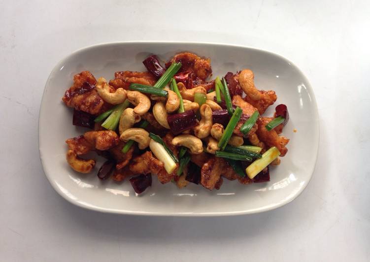 Stir fried chicken with cashew nut