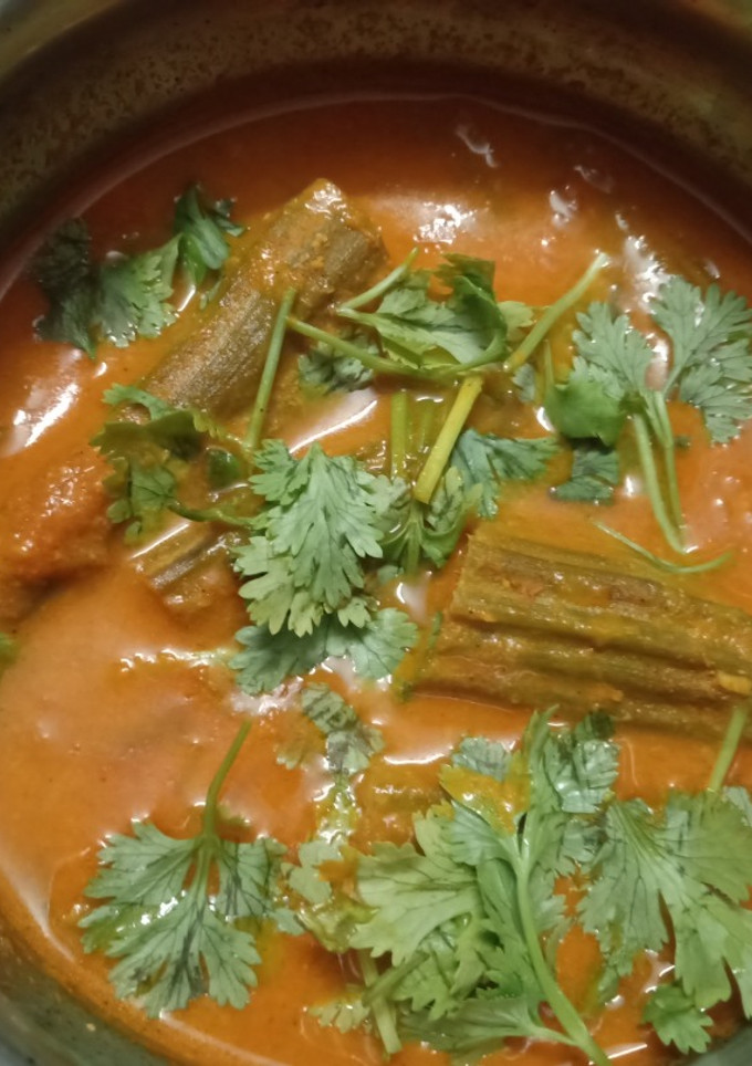 முருங்கைக்காய் பொரிச்ச குழம்பு செய்முறை முக்கிய புகைப்படம்