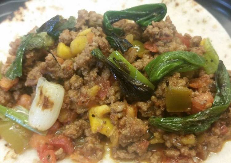 Mango-Bell Pepper Beef Tacos w/ Grilled Scallions Mango-Bell Pepper Beef Tacos w/ Grilled Scallions