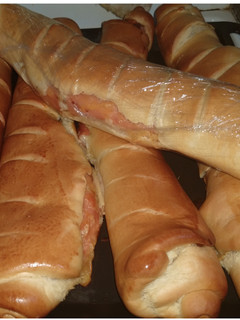 Una foto de Pan relleno de Jamón y Queso