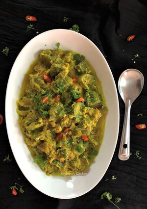 A picture of Jhinge Posto (Turai / Ridge Gourd in Poppy Seeds Gravy - Bengali Style).