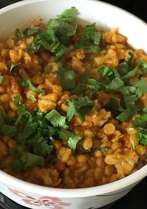 A picture of Cauliflower and split chick peas curry.