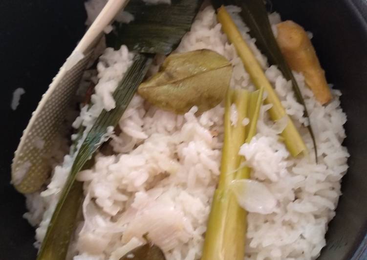 Nasi uduk rice cooker kecil