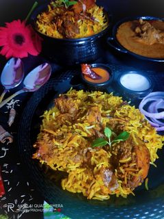 हैदराबादी दम चिकन बिरयानी (hyderabadi dum chicken biryani recipe in Hindi) रेसिपी मुख्य फोटो